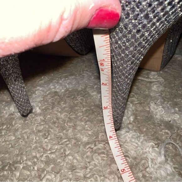 Badgley Mischka Silver Peep Toe Heels size 10 - Picture 2 of 7